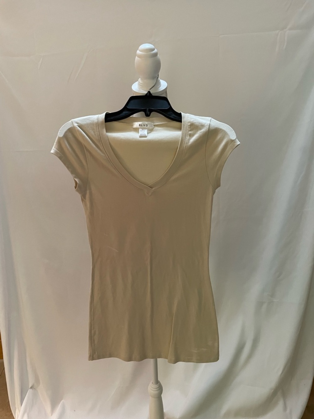 BLVD Cream V-Neck Short Sleeve Tee